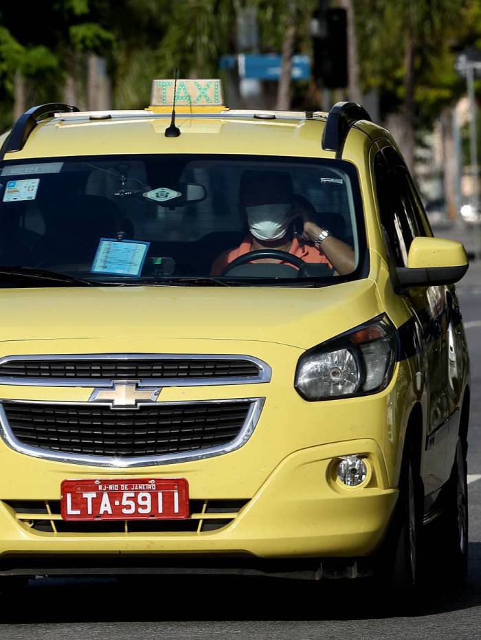 SMTR destrava processos de taxistas represados desde agosto do ano passado 