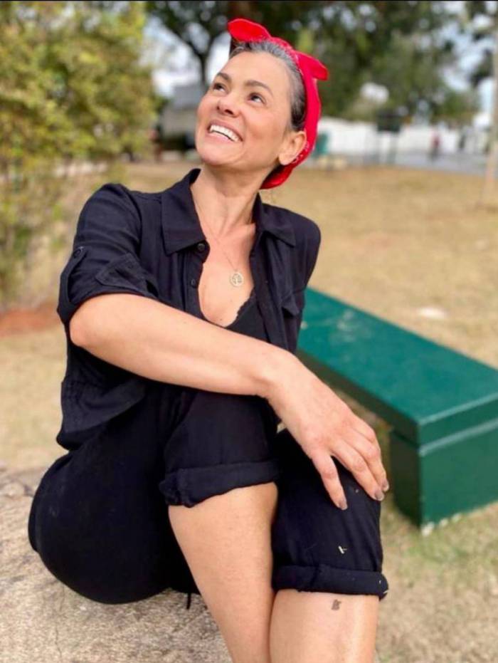 Com o isolamento social, mulheres deixaram de ir aos sal&otilde;es e os brancos apareceram. Suzana Alves (foto), Faf&aacute; de Bel&eacute;m e Gl&oacute;ria Pires aderiram