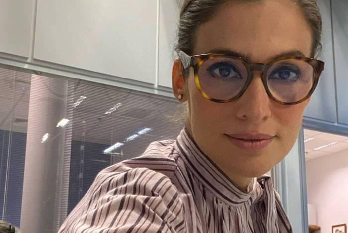 Renata Vasconcellos publica foto com irm&atilde; g&ecirc;mea e semelhan&ccedil;a impressiona f&atilde;s