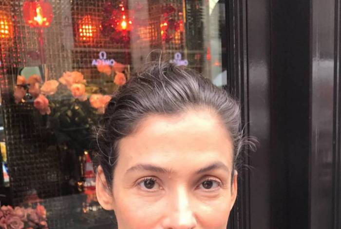 Renata Vasconcellos publica foto com irm&atilde; g&ecirc;mea e semelhan&ccedil;a impressiona f&atilde;s