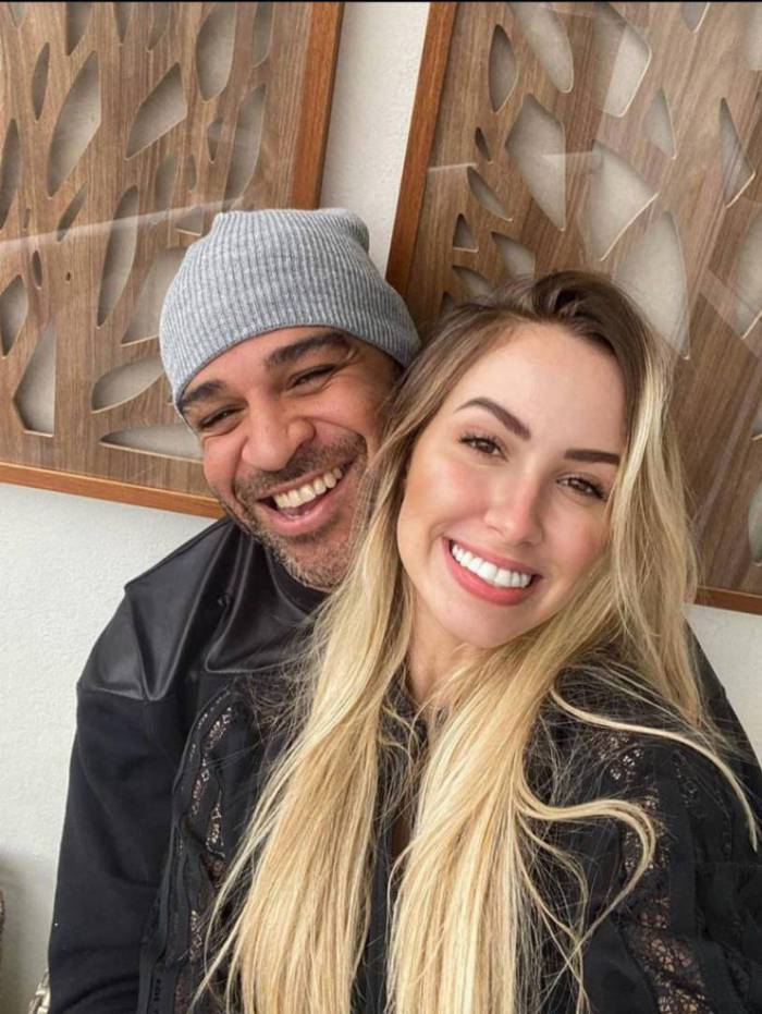 Adriano Imperador e Victoria Moreira 