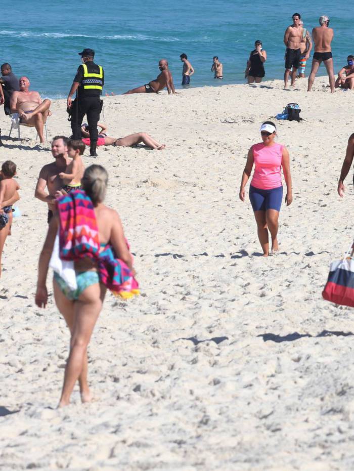 Ap&oacute;s flexibiliza&ccedil;&atilde;o, foi poss&iacute;vel encontrar at&eacute; crian&ccedil;as na praia