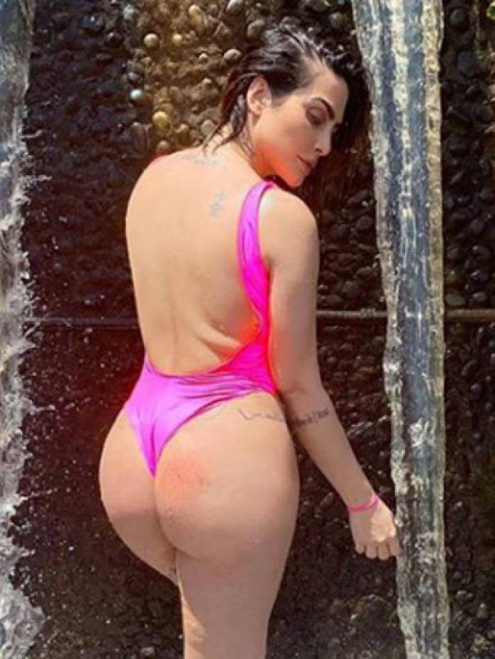 Cleo Pires exibe bumbum e diz que engordou 10 quilos