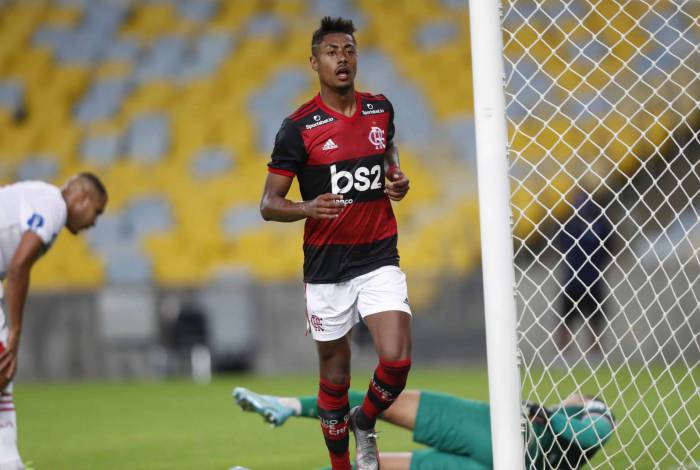 De cabeça, Bruno Henrique marcou o segundo gol do Flamengo
