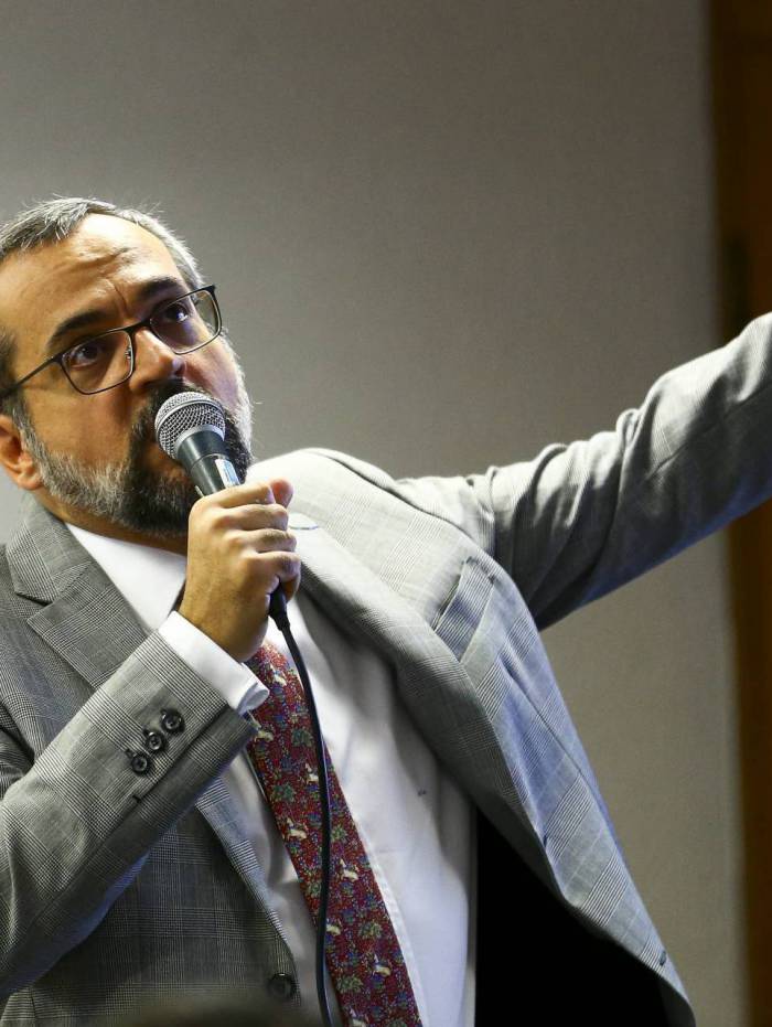 Ex-ministro da educa&ccedil;&atilde;o 