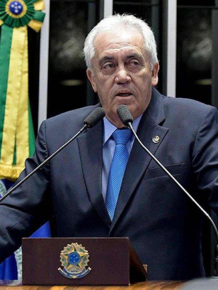 &quot;O que chama aten&ccedil;&atilde;o &eacute; um ministro fazer isso sabendo que s&atilde;o pessoas que podem omitir os crimes contra as vidas que fizeram&quot;, afirmou o senador.