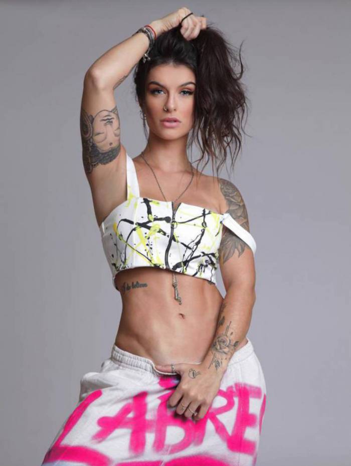 DJ B&aacute;rbara Labres lan&ccedil;a m&uacute;sica com ex-BBB e desponta no meio musical