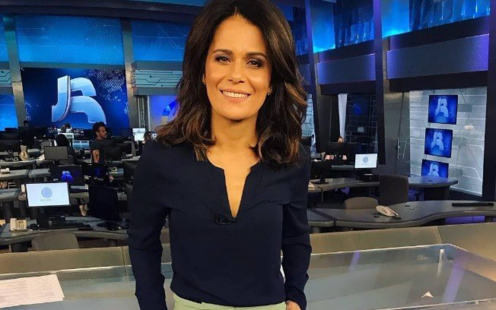 Adriana Ara&uacute;jo deixa 'Jornal da Record'