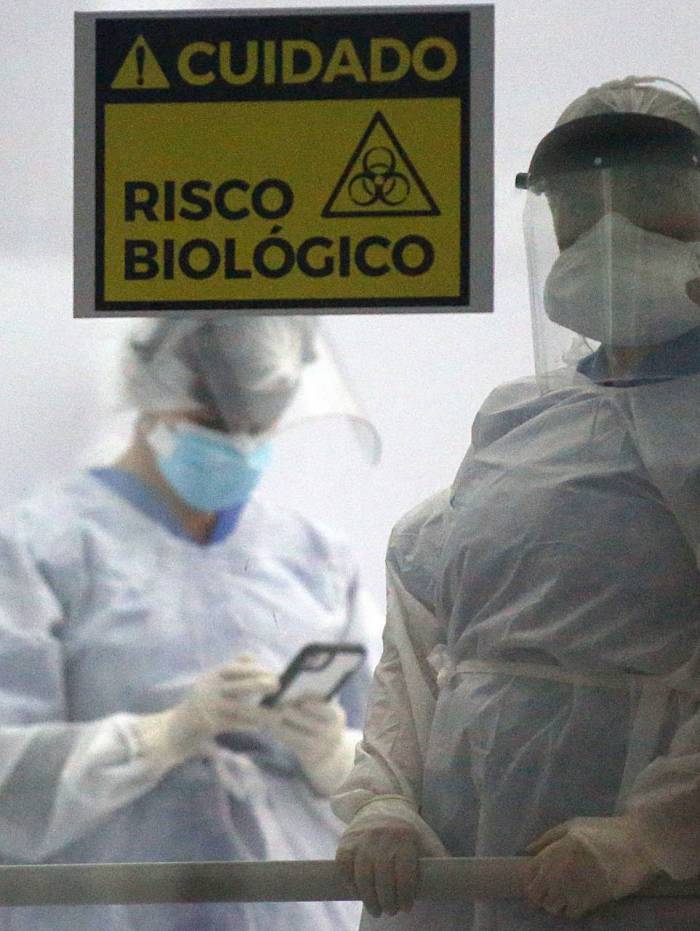 Profissionais prejudicados estão reivindicando o pagamento dos salários, benefícios e rescisões