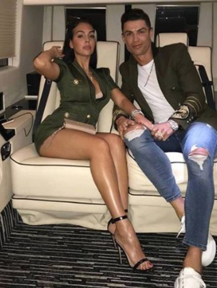 Cristiano Ronaldo desfila com rel&oacute;gio mais caro do mundo