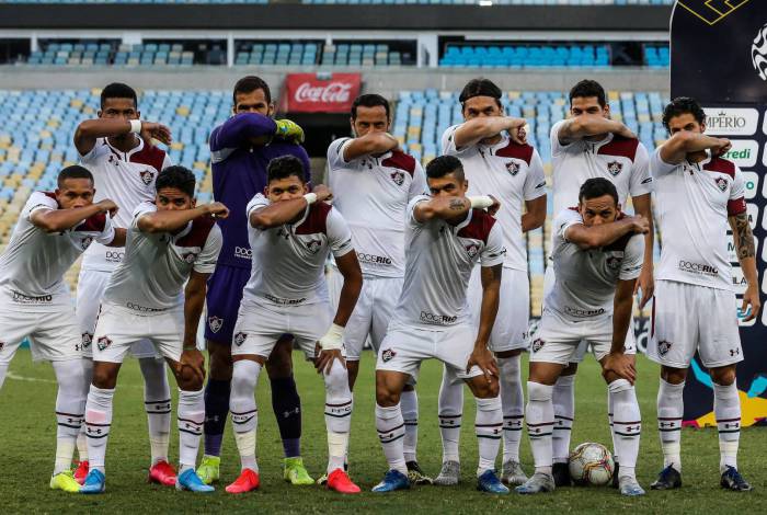 Jogadores do Fluminense fazem referência ao coronavírus