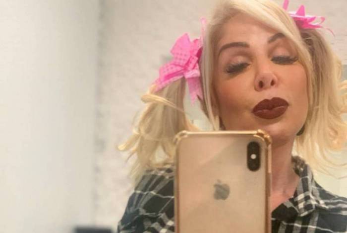 Cinquentona mais Sexy do Brasil aparece em clima junino bem sensual 