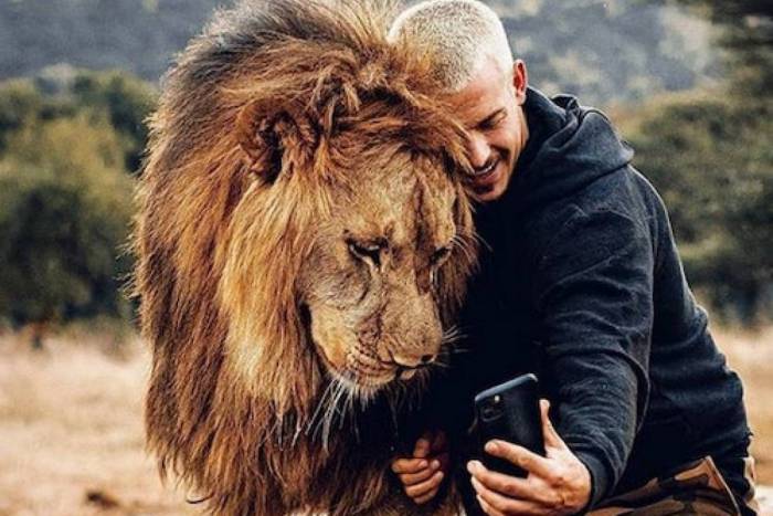 Dean Schneider é dono de um santuário na África do Sul