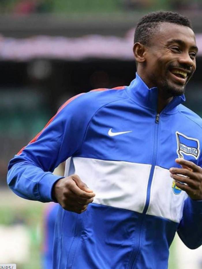 Livre no mercado, Kalou estava no Hertha Berlin, da Alemanha