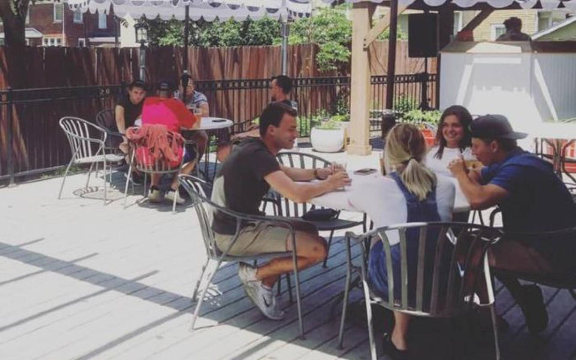 Bar reabre e 85 clientes testam positivo para Covid-19