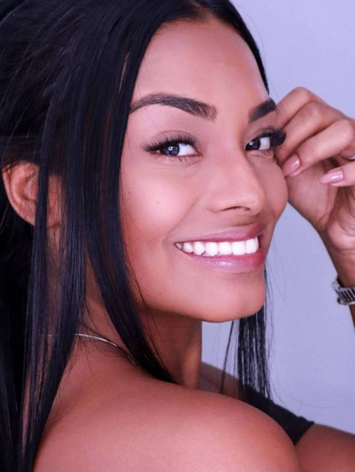 Waleska Freitas tem feito skincare em casa