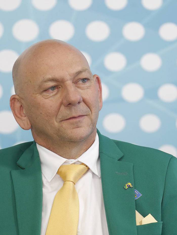 Luciano Hang &eacute; investigado por conta da troca de mensagens golpistas em um grupo de empres&aacute;rios no WhatsApp