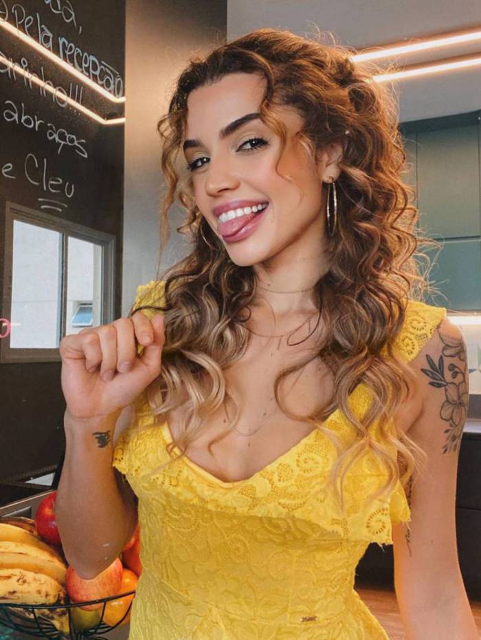 Ex-BBB Paula está passando por uma transição capilar