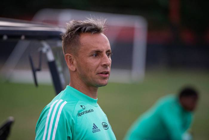 Rafinha participa da atividade no Ninho do Urubu