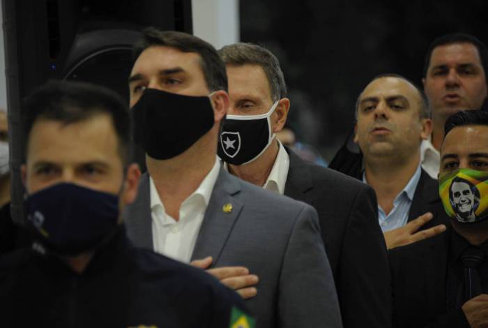 O senador Flávio Bolsonaro esteve presente na assinatura do convênio