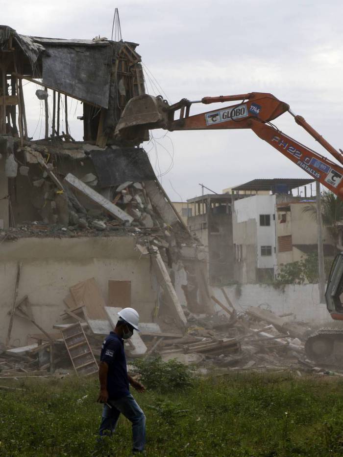 A&ccedil;&atilde;o da prefeitura na quarta-feira fez uma s&eacute;rie de demoli&ccedil;&otilde;es de constru&ccedil;&otilde;es irregulares na Gard&ecirc;nia Azul