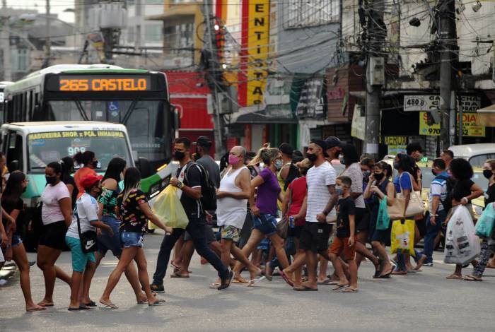 Aglomeração em Madureira, no Rio de Janeiro. Estado é o segundo com mais casos de mortes pela covid-19 Aglomeração em Madureira, no Rio de Janeiro. Estado é o segundo com mais casos de mortes pela covid-19