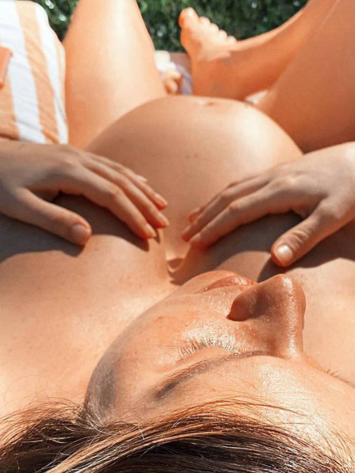 Giovanna Ewbank posa nua na reta final da gravidez