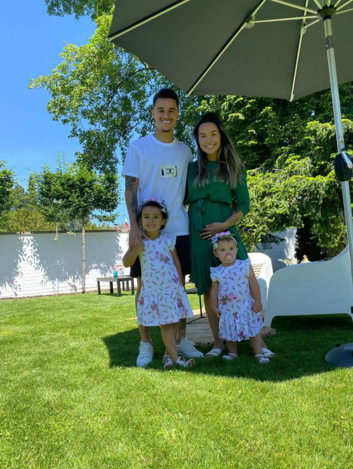 Philippe Coutinho comemora a chegada de seu terceiro filho 