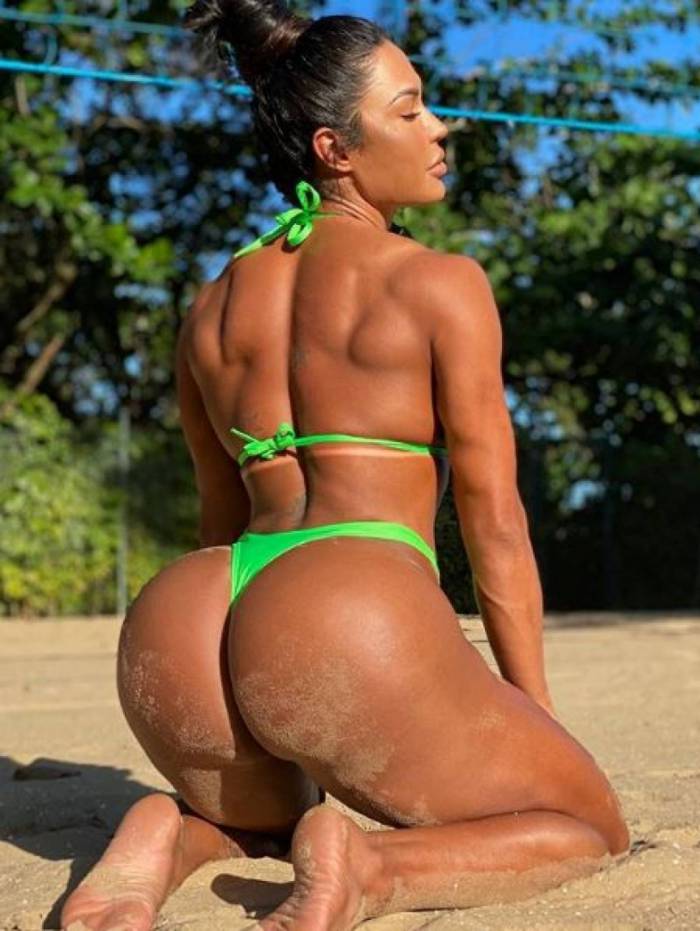 Gracyanne brincou com a última foto exibindo o bumbum em 2019