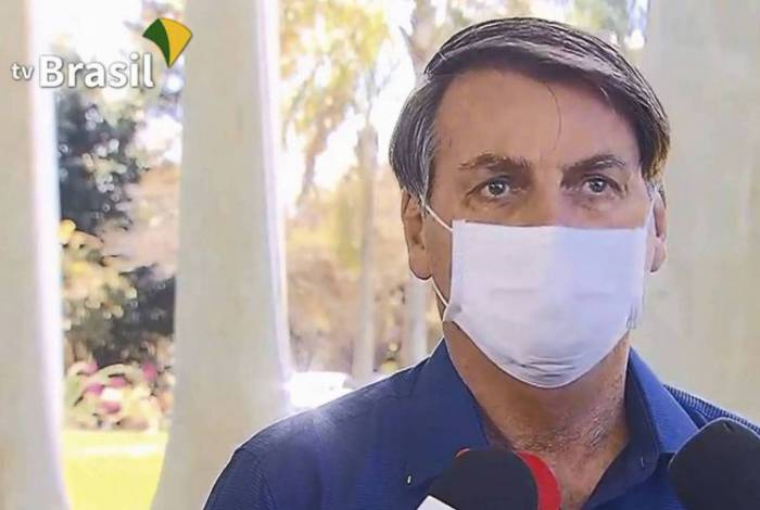 Jair Bolsonaro disse a jornalistas que está sendo tratado com cloroquina, e se 