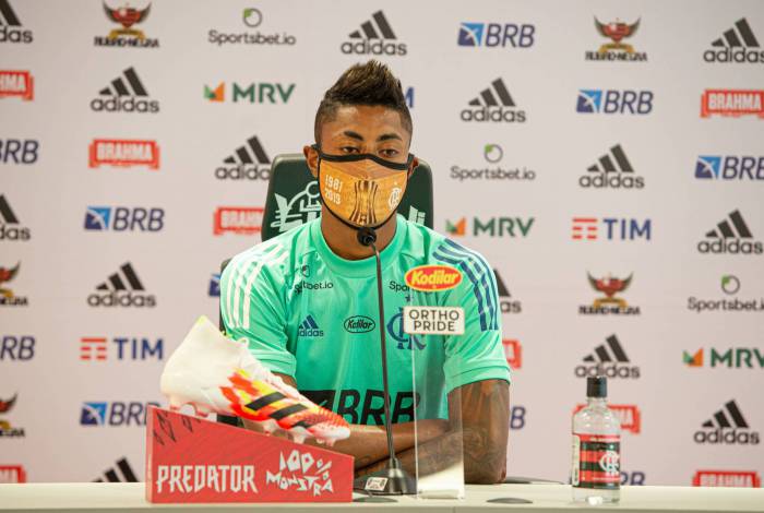 O atacante Bruno Henrique conversou com a imprensa ontem