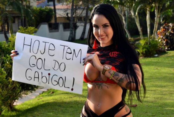 Elisa Sanches é torcedora do Flamengo — A Gata da Hora