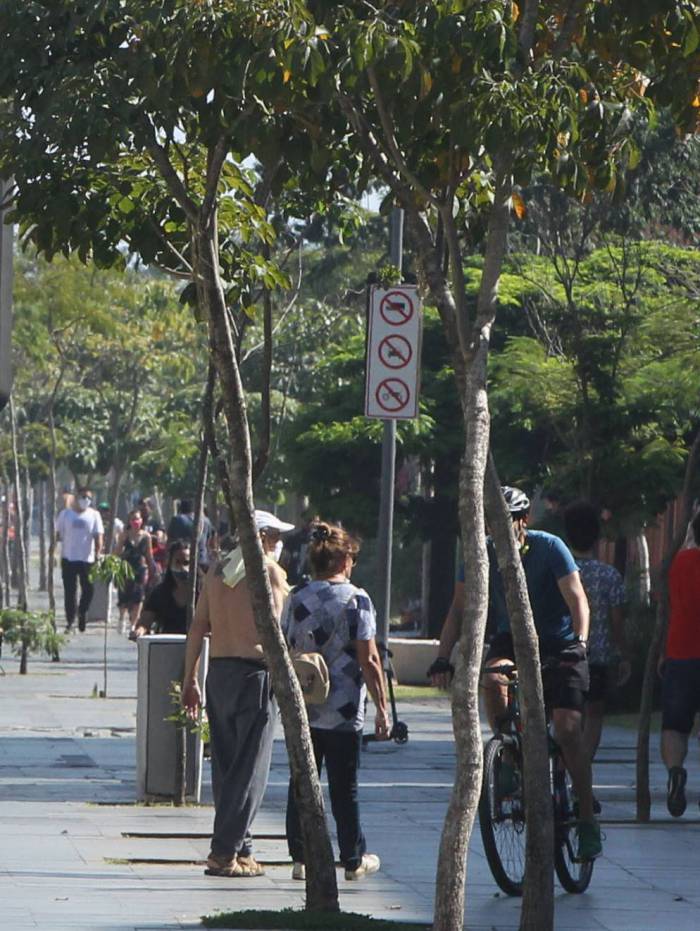 Circulação em parques e áreas ao ar livre segue liberada, desde que não haja aglomerações