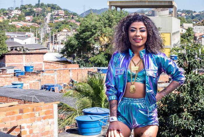 MC Bruna, cria da comunidade do Campo Novo, em Maria Paula, São Gonçalo