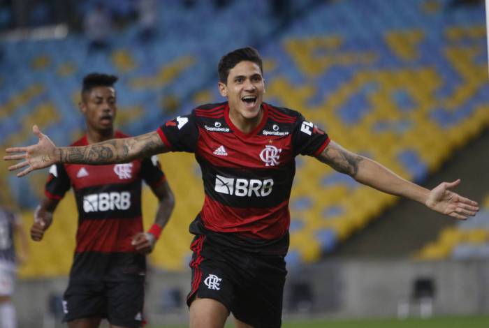 Pedro, ex-Fluminense, comemora o gol de empate do Flamengo no tempo normal no clássico 