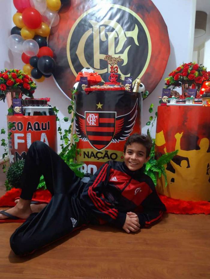 Allexandre Colman celebra seus 13 anos com festa temática do Flamengo