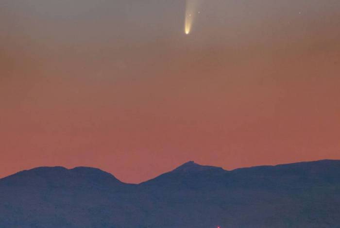 Cometa irá passar se aproxima da Terra
