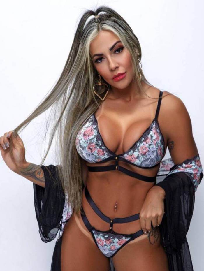 Ver&ocirc;nica Ara&uacute;jo &eacute; ex de Adriano e campe&atilde; brasileira de fisiculturismo