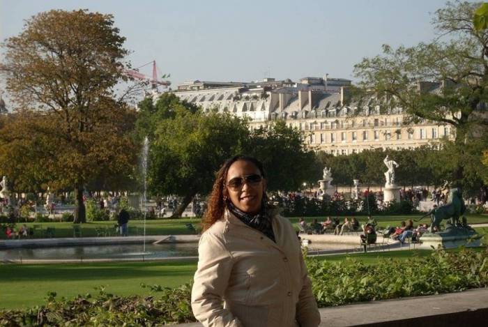 Angélica Zago, cria da Vila Kennedy, esteve em Paris, na França