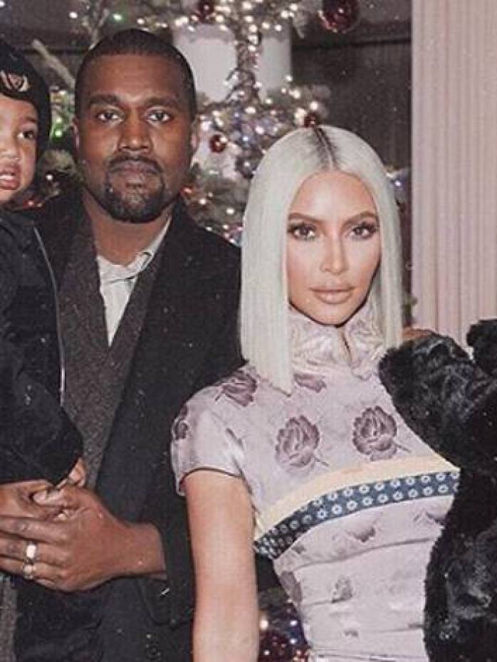 Kim Kadashian e Kanye West com os filhos