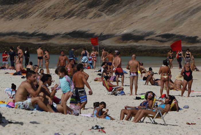 Banhistas lotaram as praias neste domingo 