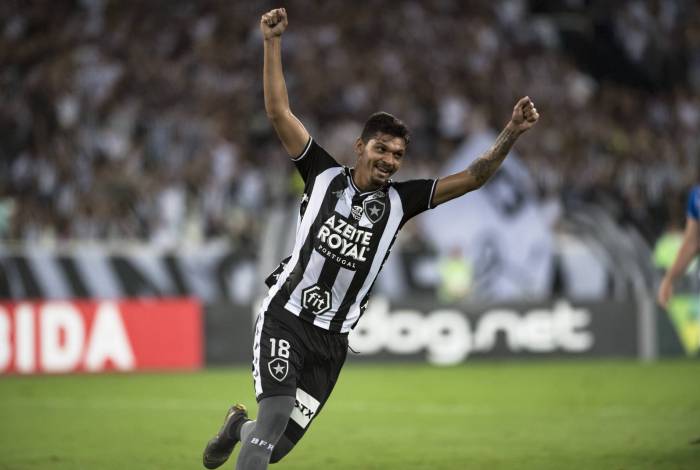 O jogador Igor Cassio do Botafogo, durante comemoração de gol contra equipe do Avaí, em jogo válido pela 32ª rodada do Campeonato Brasileiro de 2019, realizado no Estádio Nilton Santos, Zona Norte do Rio, na noite desta segunda-feira (11).