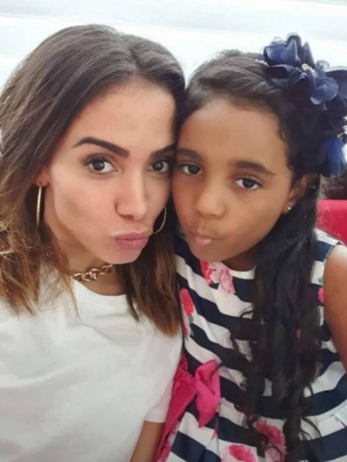 Anitta e a sobrinha Let&iacute;cia