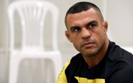 Vitor Belfort desabafa sobre sumiço da irmã, Priscila Belfort 