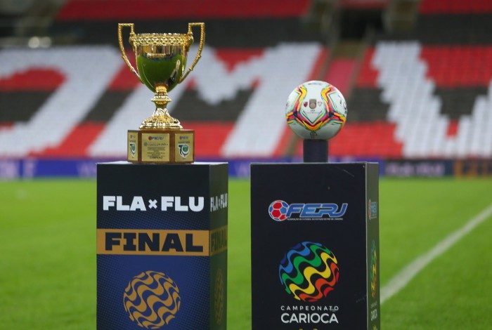 Rio - 15/07/2020 - FINAL CAMPEONATO CARIOCA -   Flamengo X Fluminense no Maracana.  TACA DO CAMPEAO CARIOCA 2020 e a bola do jogo. Foto: Daniel Castelo Branco /  Agencia O Dia