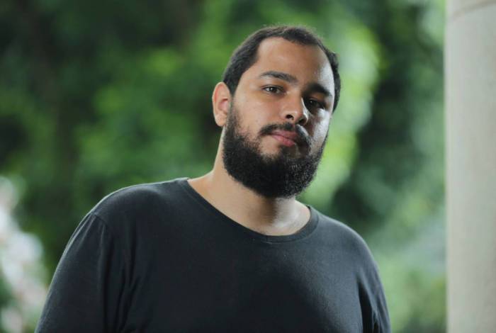 Marco Prado é morador da Rocinha e coordenador de pré-vestibular social