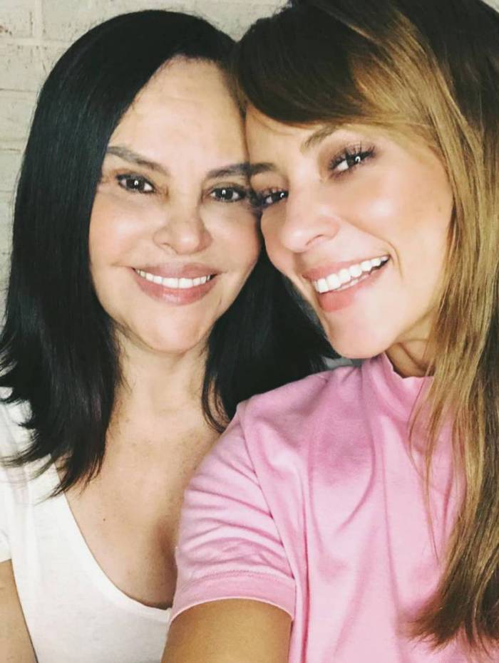 Paolla Oliveira homenageia a m&atilde;e e f&atilde;s apontam semelhan&ccedil;a entre as duas
