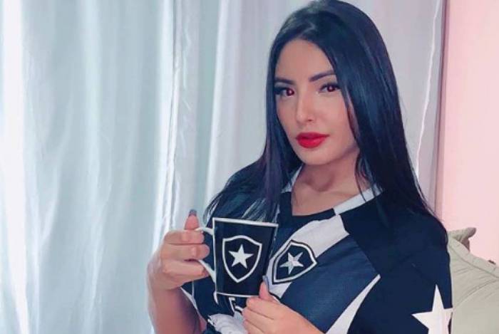 Brenda Moraes é torcedora do Botafogo — A Gata da Hora