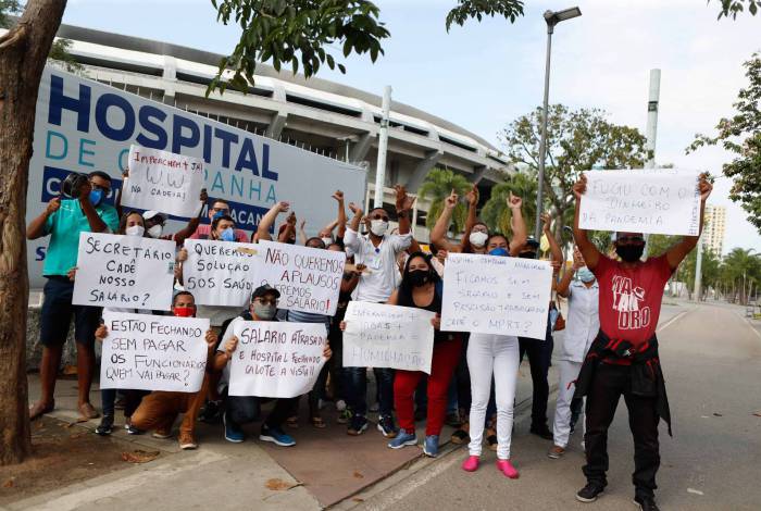 Profissionais do Hospital de Campanha do Maracanã protestam