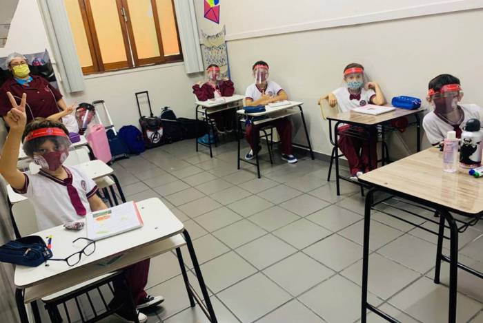 Escolas particulares de Manaus devem respeitar medidas de distanciamento e ocupação de 50% das salas de aula — 